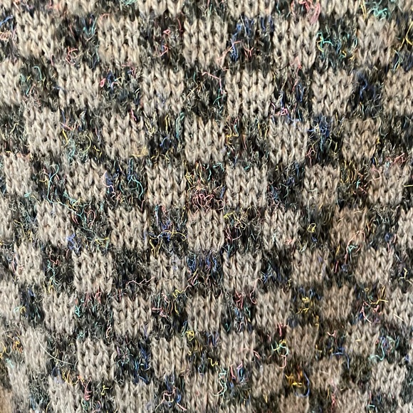 VINTAGE Collection International sweater, size Large - Picture 2 of 4